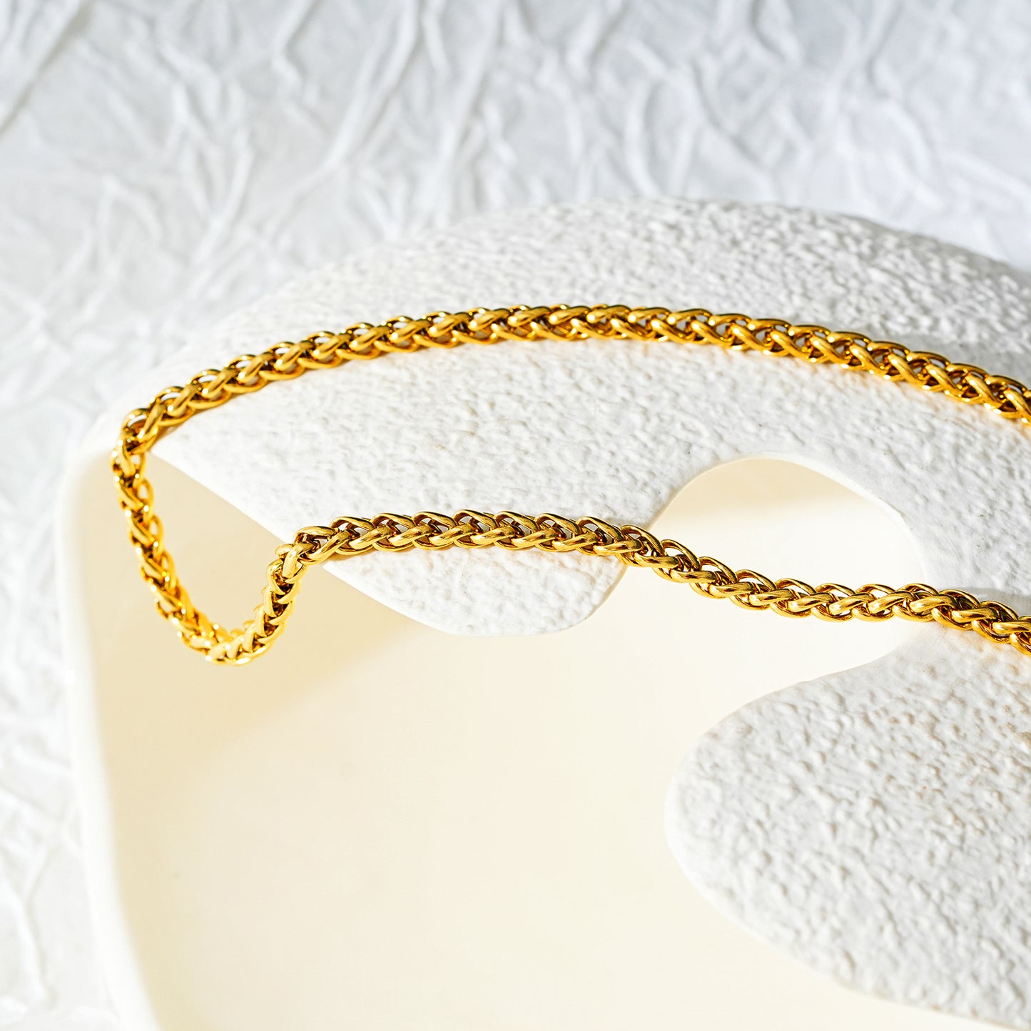 Style ACTON 9759: Mid Width Byzantine Chain Necklace.