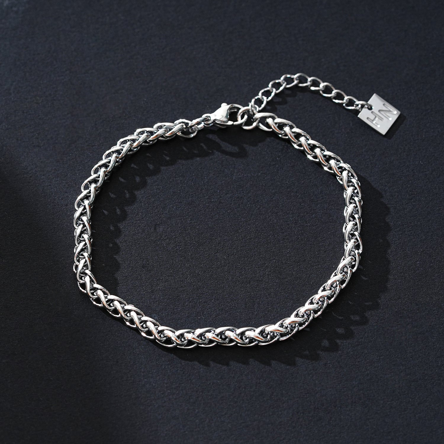 Style ALDWYCH 8118: Unisex Chunky Silver Bracelet - Bold, Stylish &amp; Versatile.