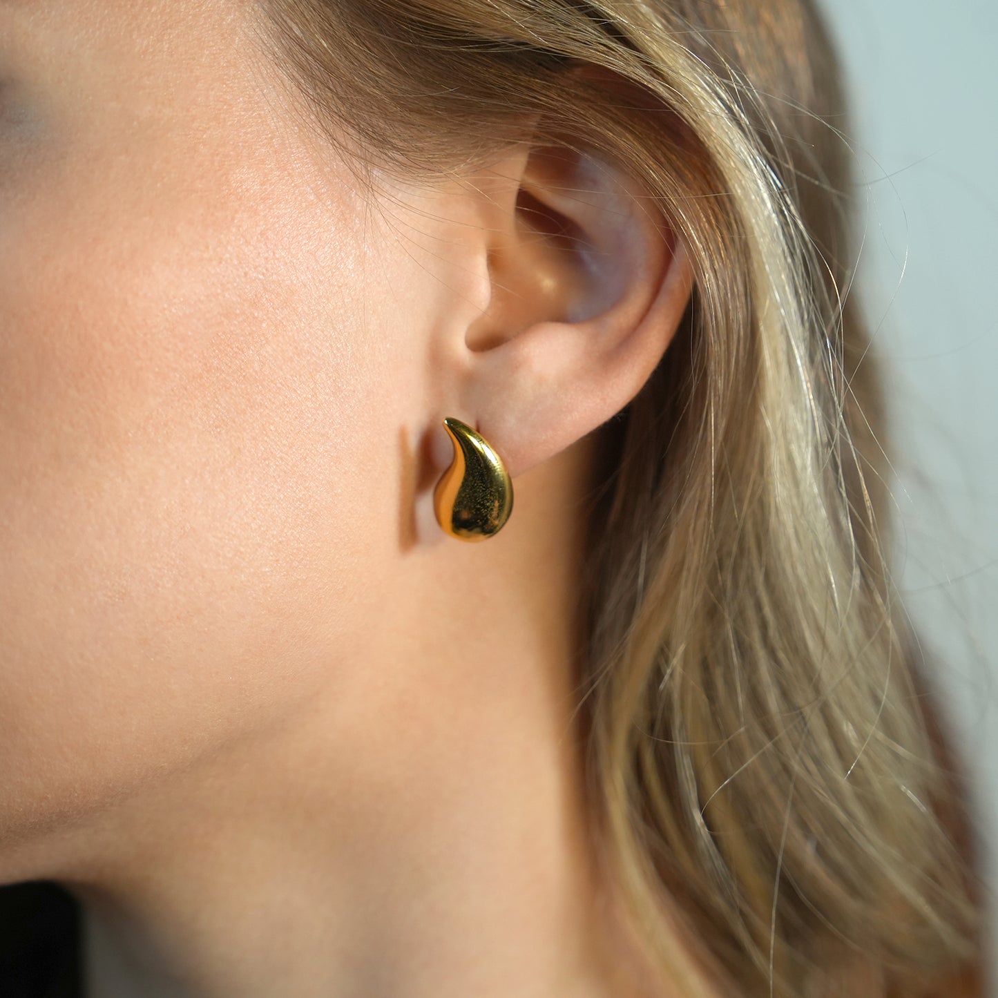 ANNIS: Elegance in Every Drop - Tear-Drop Stud Earrings