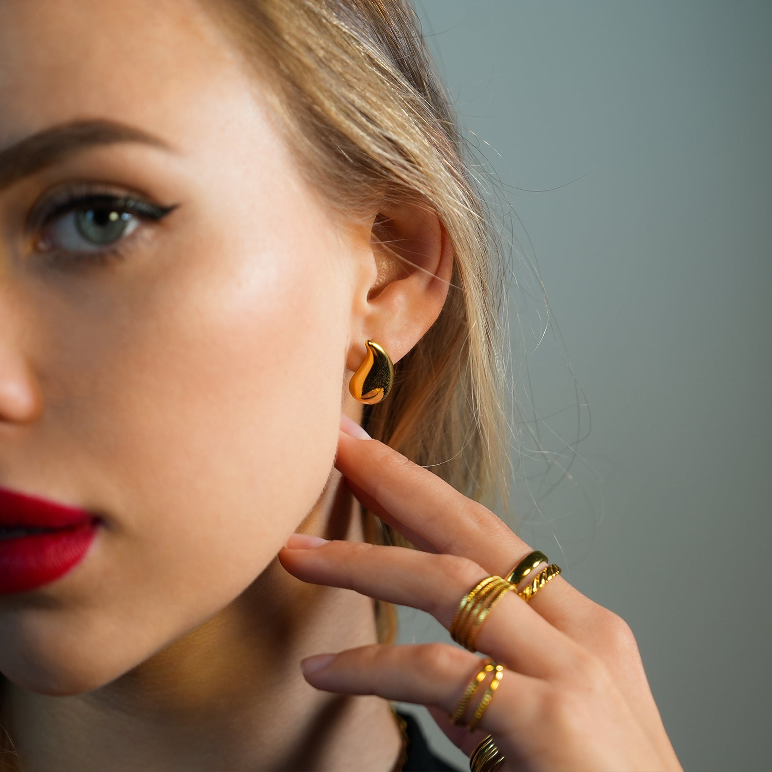 ANNIS: Elegance in Every Drop - Tear-Drop Stud Earrings