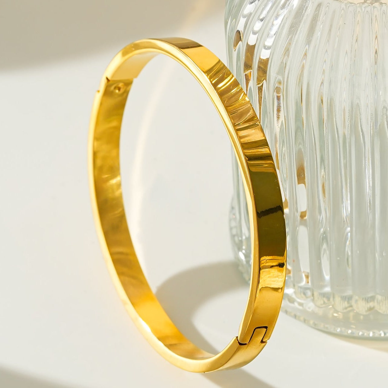 Style ATTILI: Minimalist Classic Gold Band Bracelet