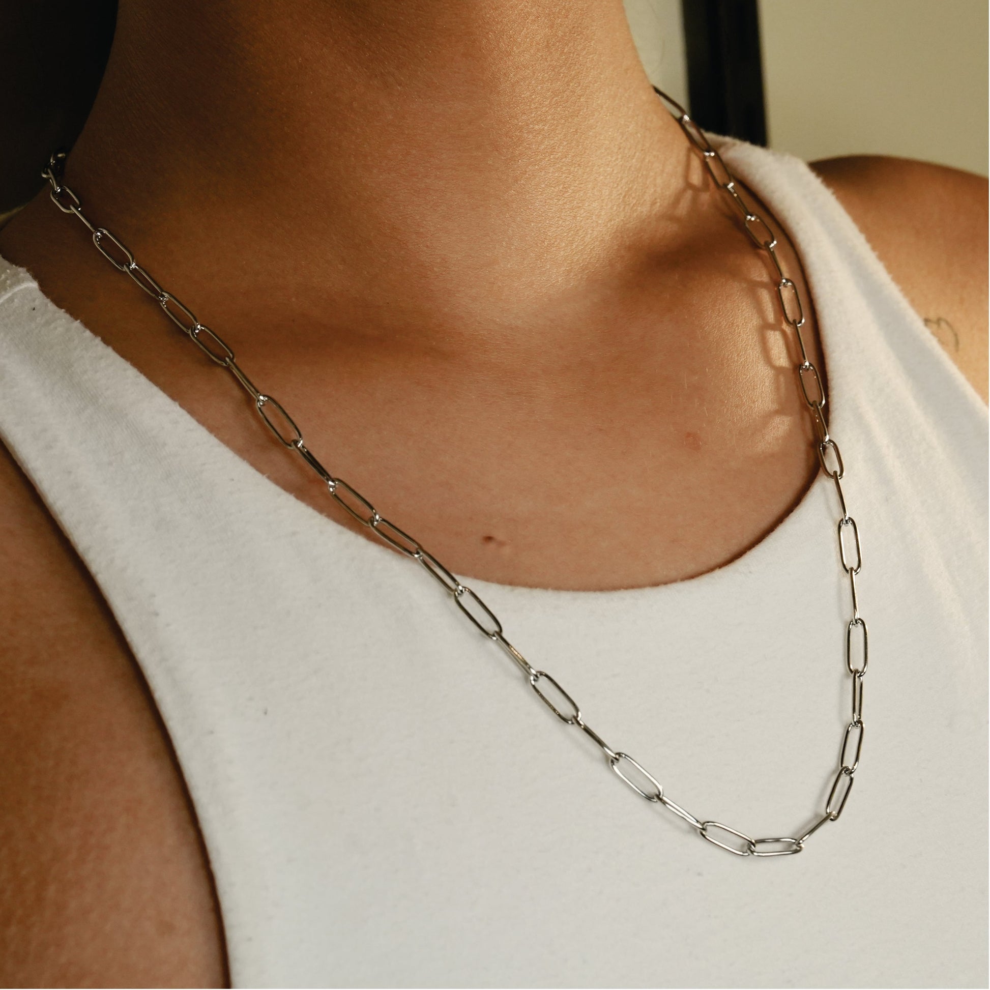 Style BARNSBURY: Essential Silver Chain Link Paper-Clip Necklace - 22"