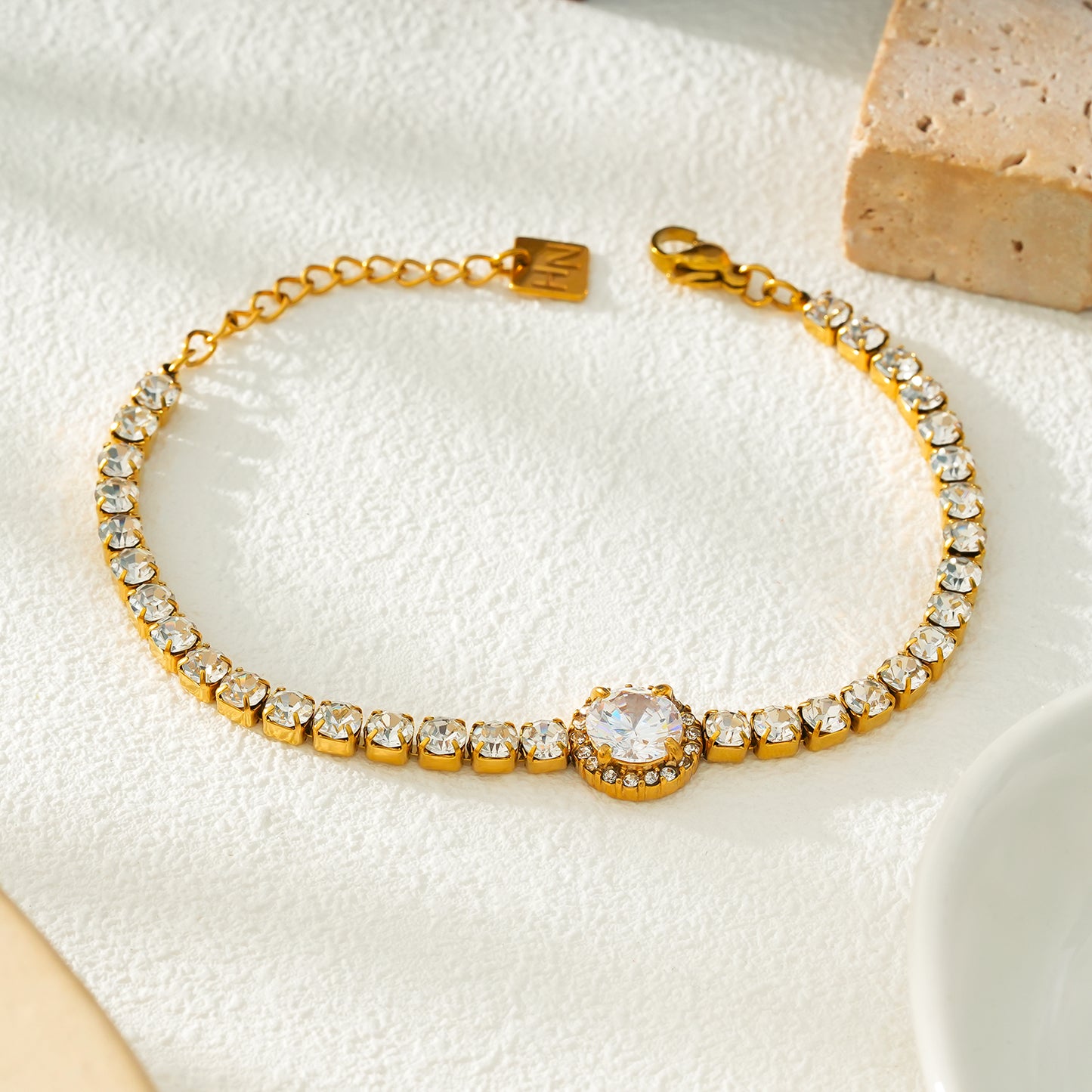 BEREA Gold: Tennis Bracelet with Large Zirconia (CZ) Centrepiece  – Timeless Elegance for Every Occasion