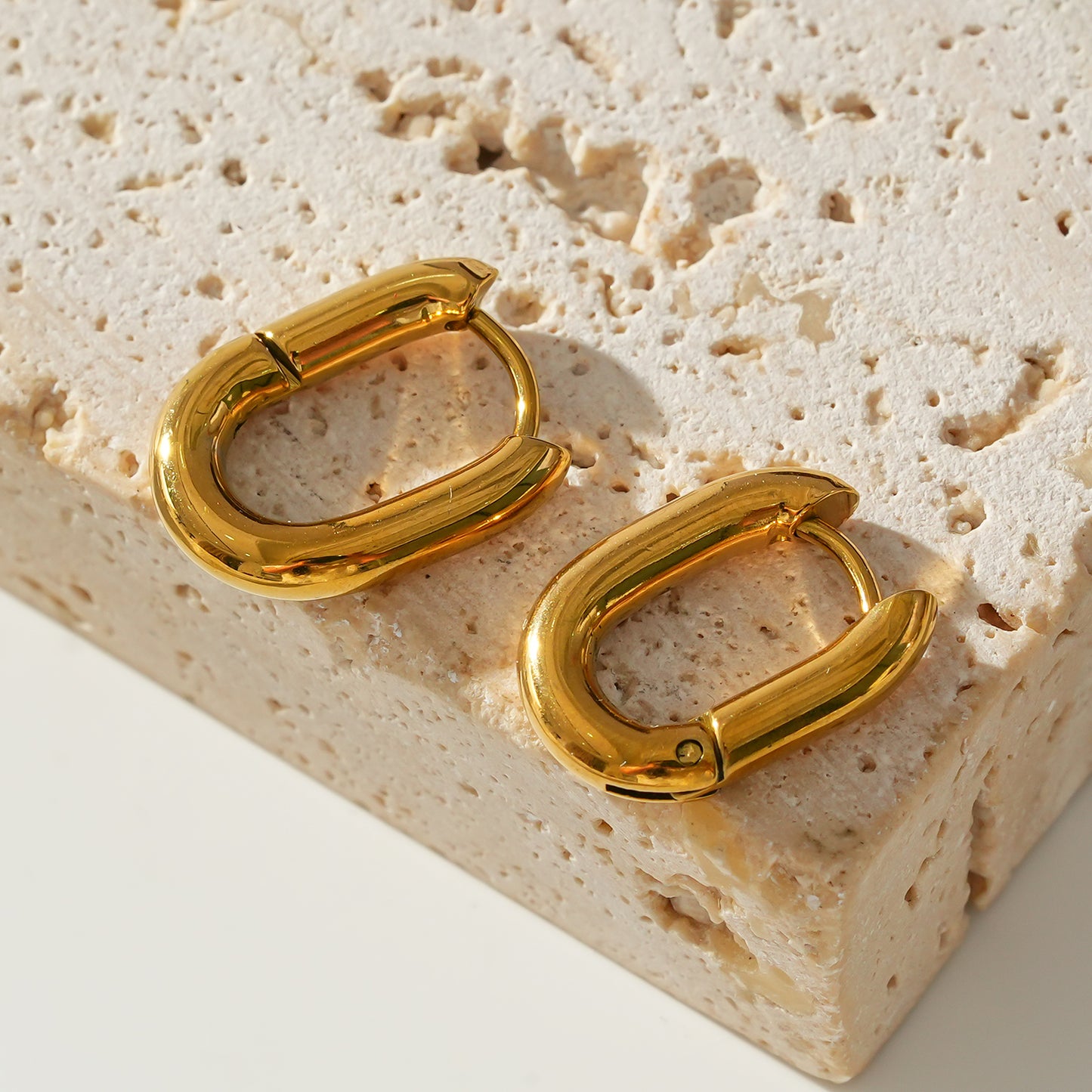 Style BISBEE: Rounded Corners Rectangular Mini Hoop in Gold