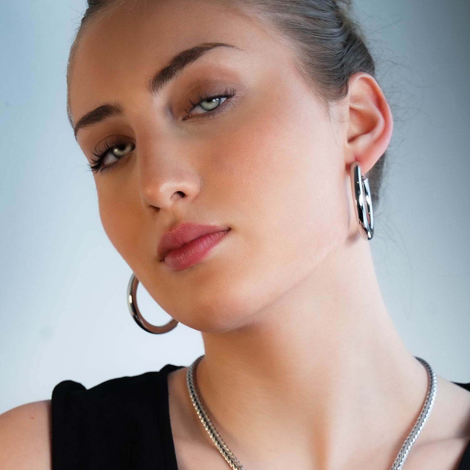 BOBOYI White Gold (Silver Tone): Mid Width Smooth Finish Effortless Day-to-Night Classic Hoops