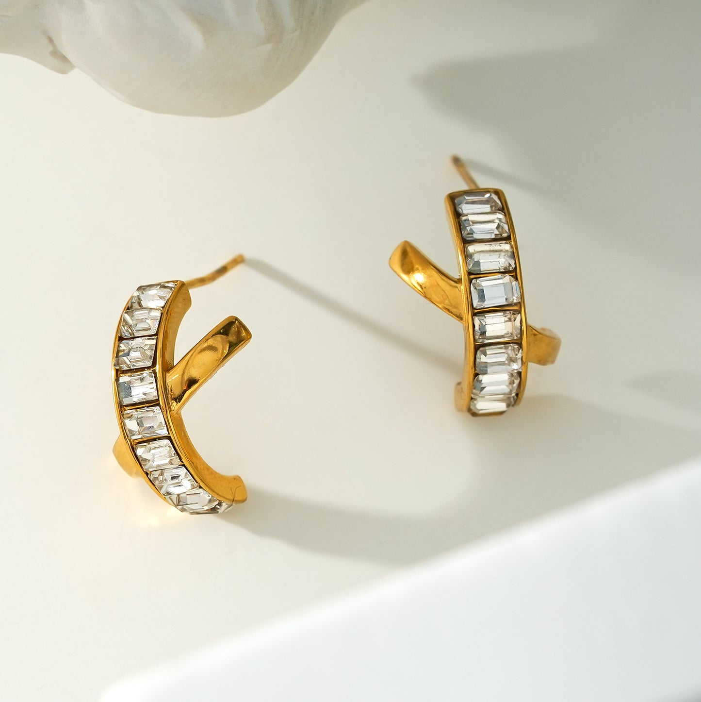 CARBIS: Retro Style Crossover Zirconia Embedded Earrings in Gold