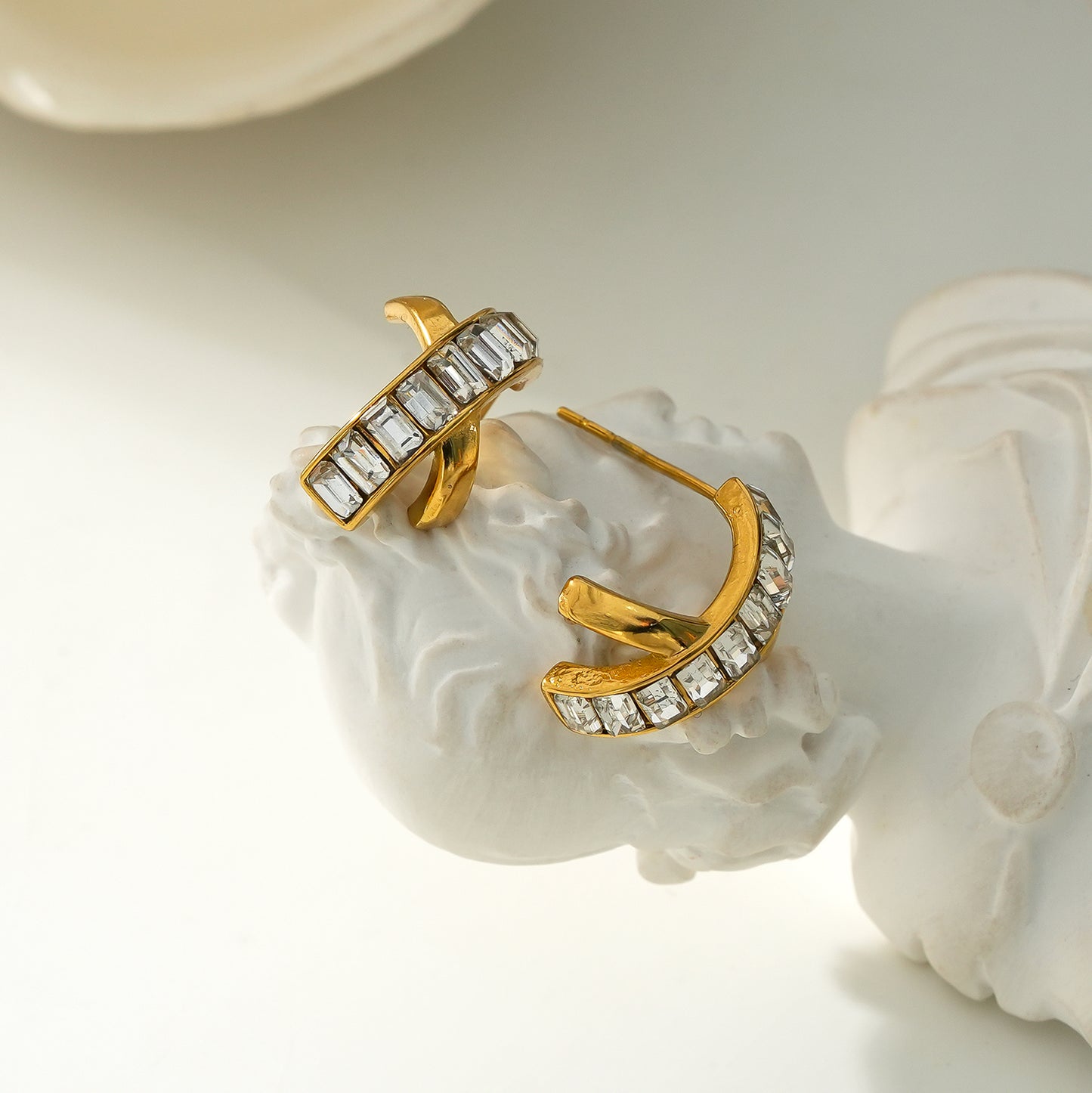 CARBIS: Retro Style Crossover Zirconia Embedded Earrings in Gold