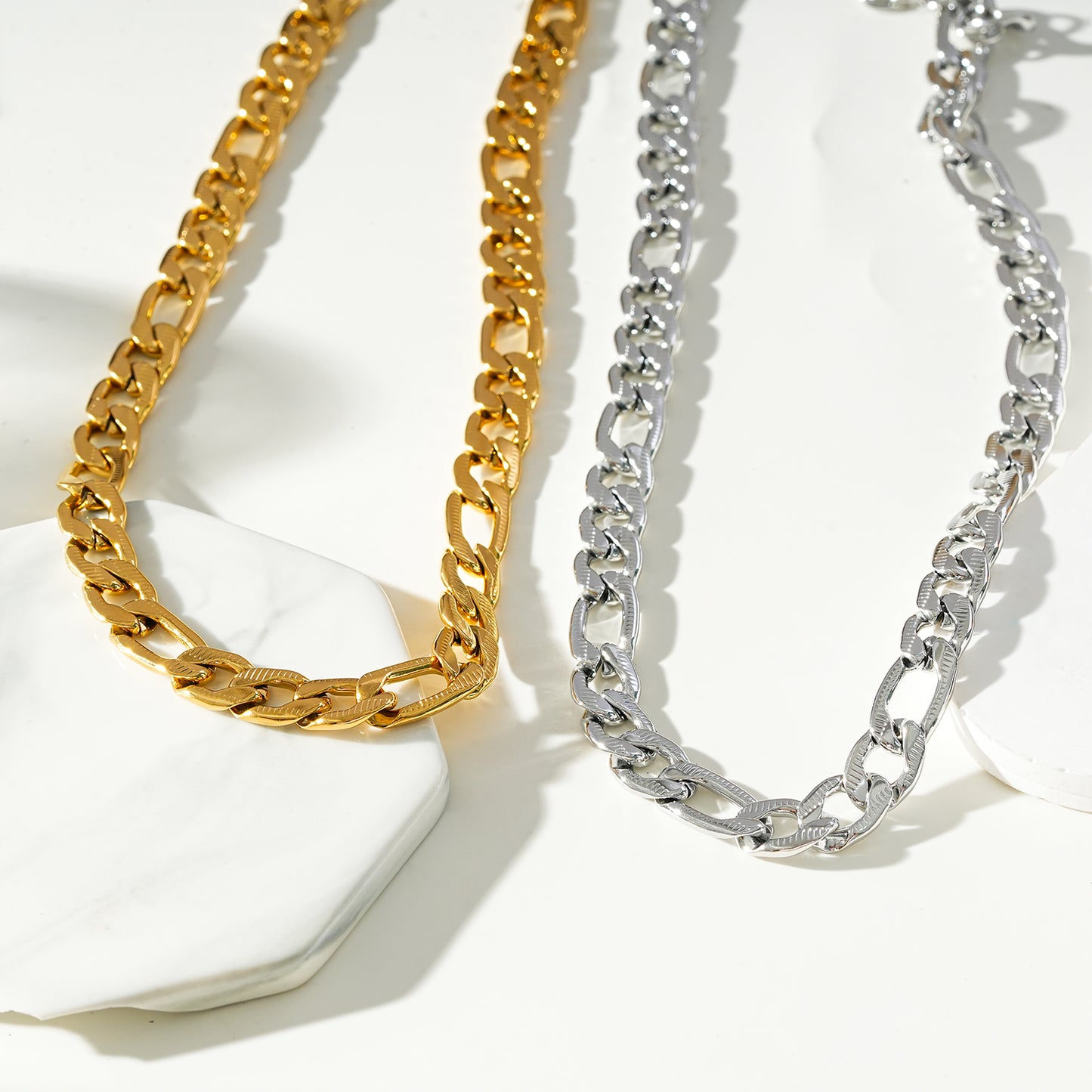 Style CHAPORA: Textured Cuban-Link Chunky Chain Necklace in Gold & Silver