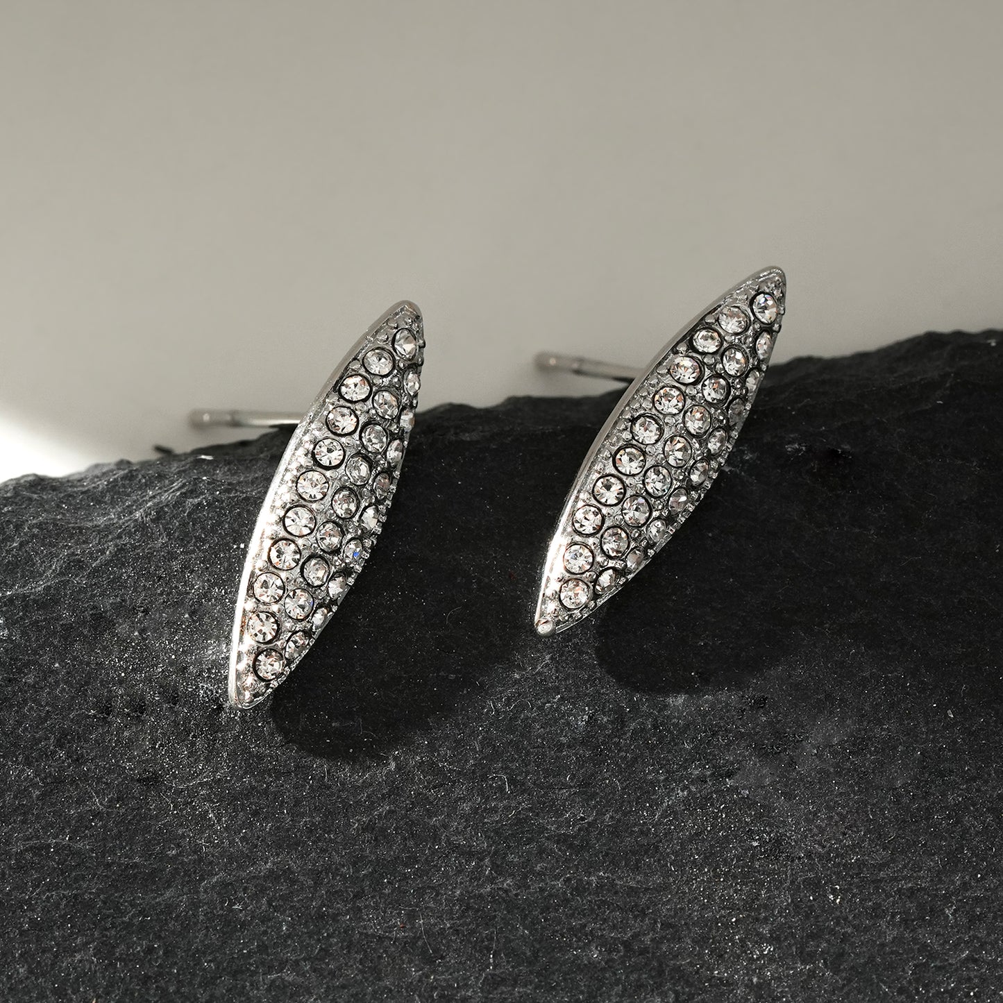 Style CHARLESVOIX: Minimalist Pavé Zirconia Oval Shaped Stud Earrings Silver