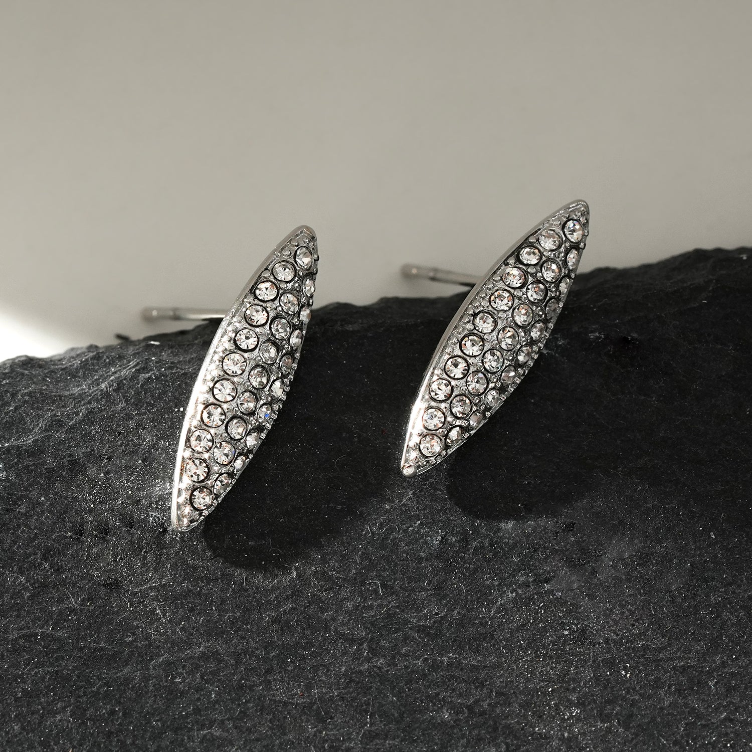 Style CHARLESVOIX: Minimalist Pavé Zirconia Oval Shaped Stud Earrings Silver