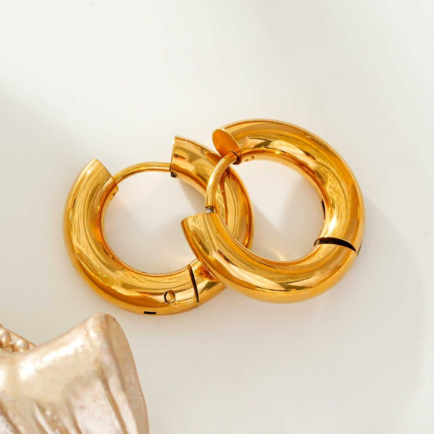 Style CHOLULA: Mid Width Smooth Surface Tube Hoop Earrings in Gold