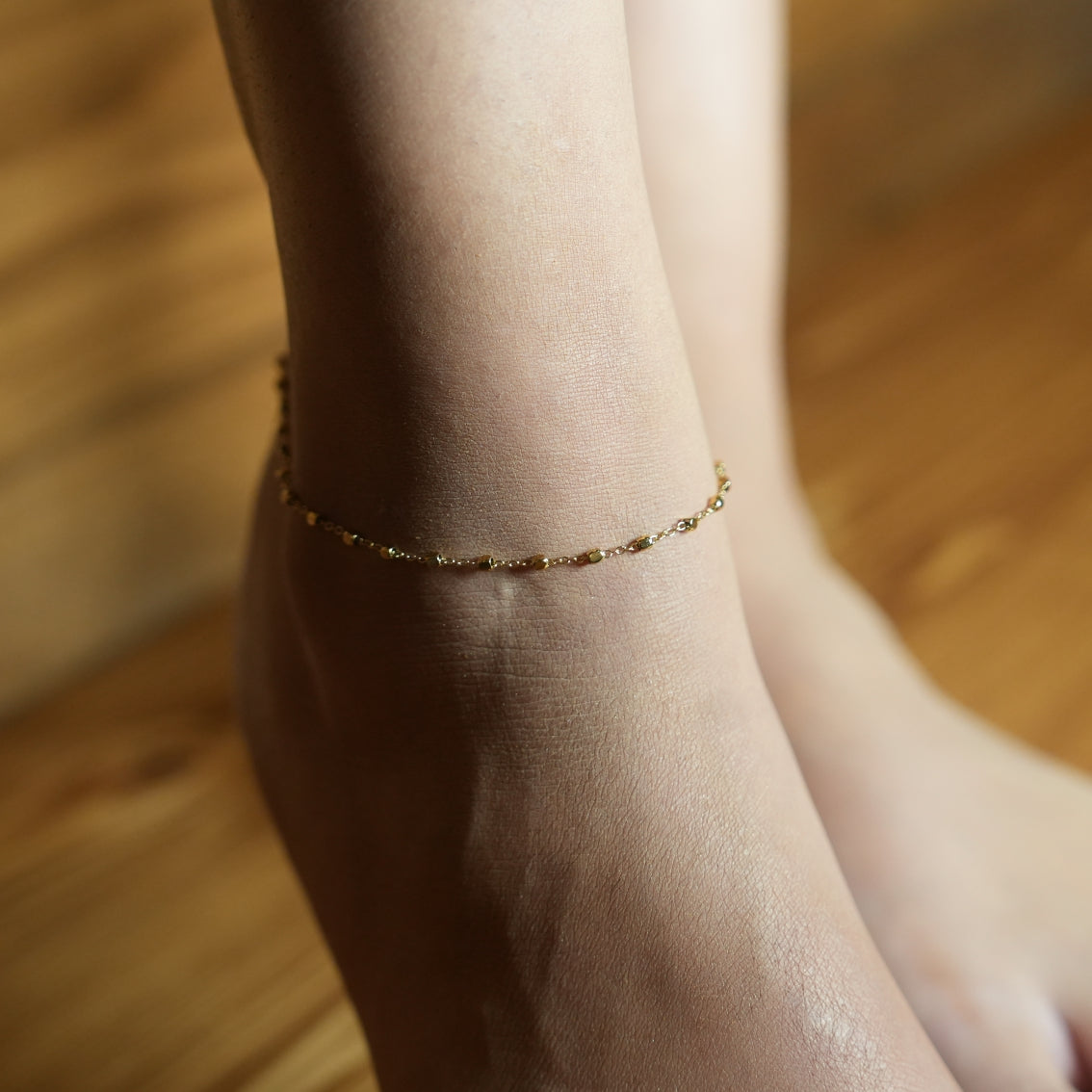 Style DEMELZA 8191G: Contemporary Gold Anklet with Delicate Square Beads.&nbsp;