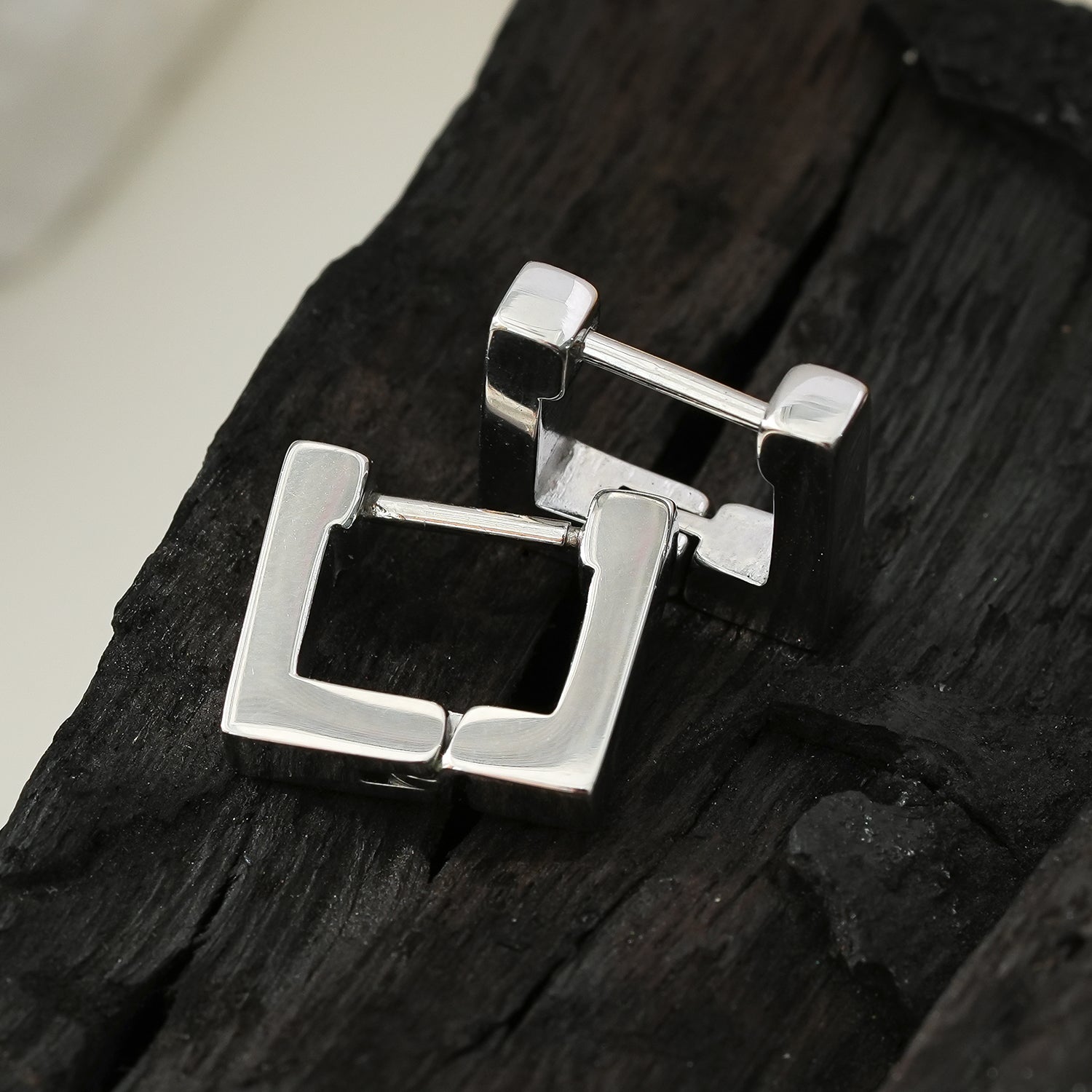 DINAMI Silver: Tiny Squared Shape Hoop Earrings.