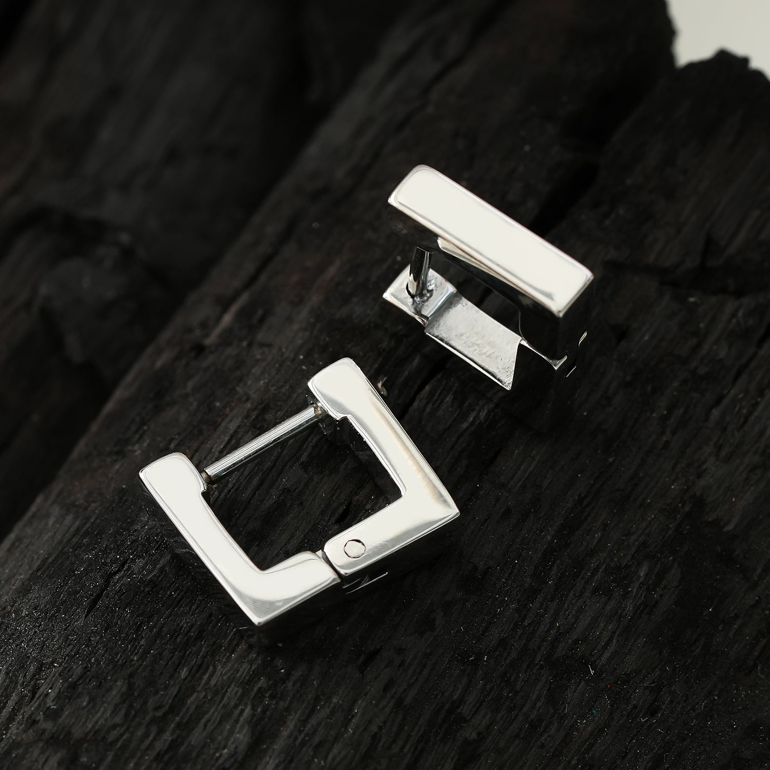 DINAMI Silver: Tiny Squared Shape Hoop Earrings.