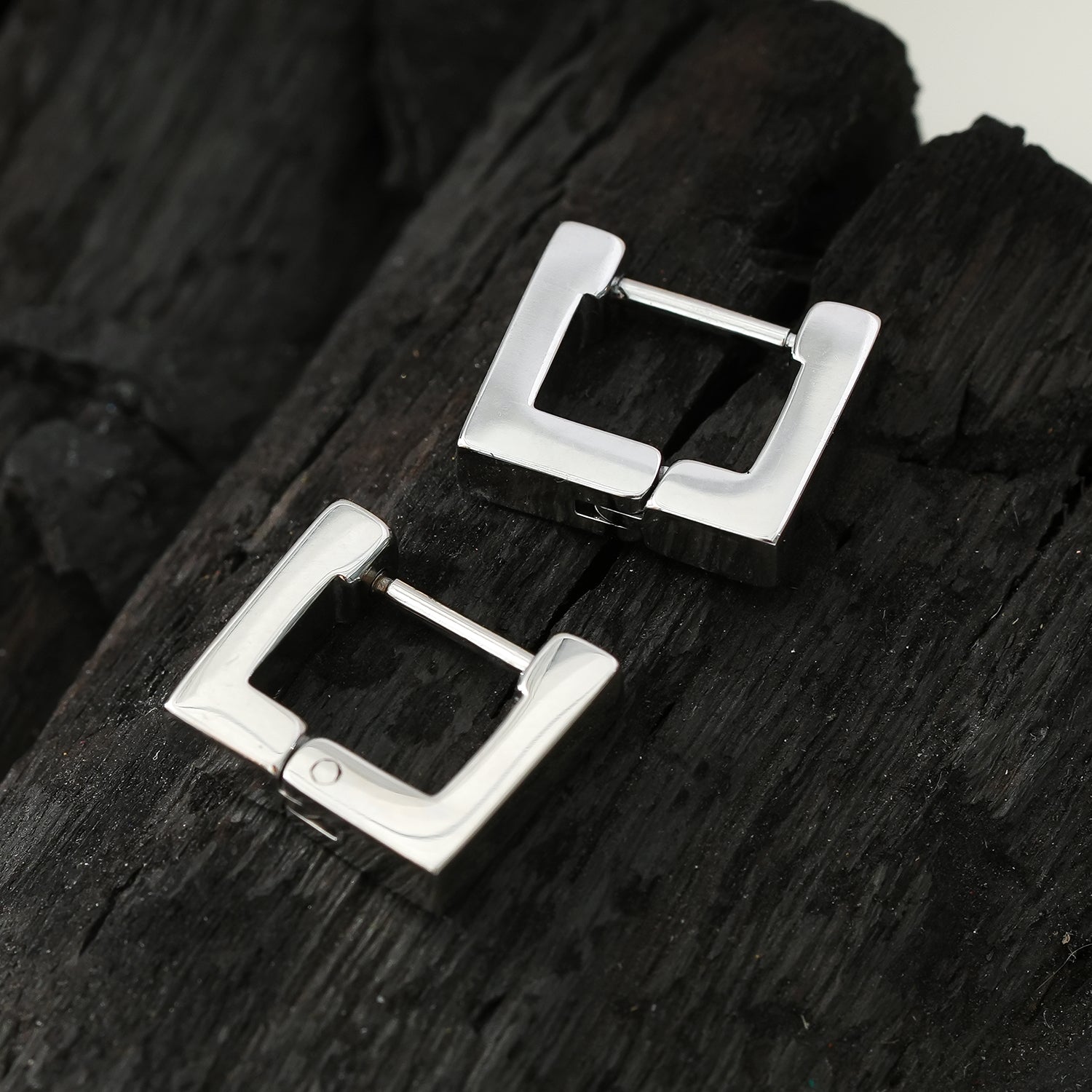 DINAMI Silver: Tiny Squared Shape Hoop Earrings.