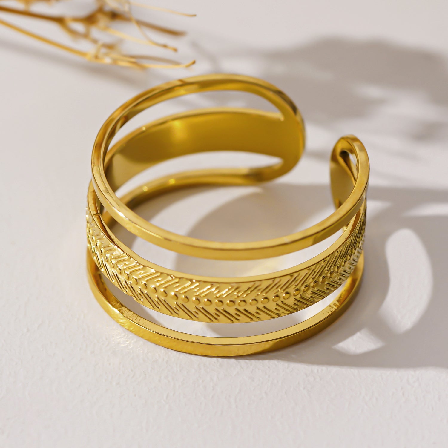 MATHEO: Triple Stacked Textured Gold Ring