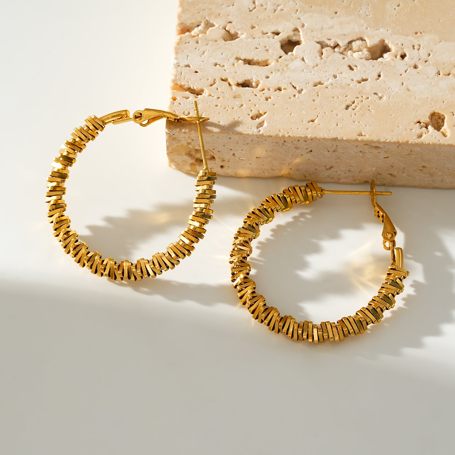 Style SPRINGDALE: Textured Geometric Square Beaded Hoop Earrings