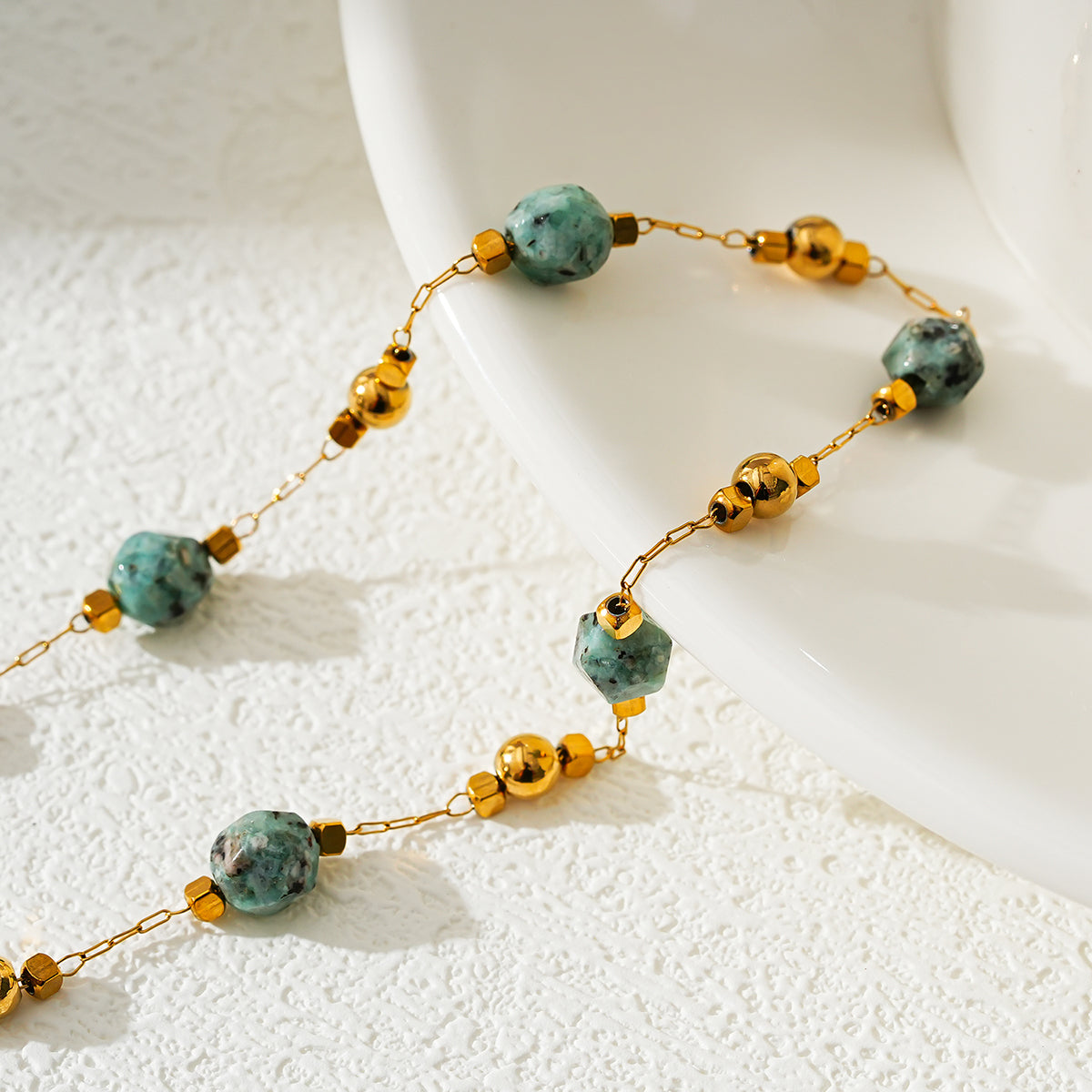 Style GIROC 9595: Link-Chain, Gold Beads &amp; African Turquoise Natural Stones Anklet.