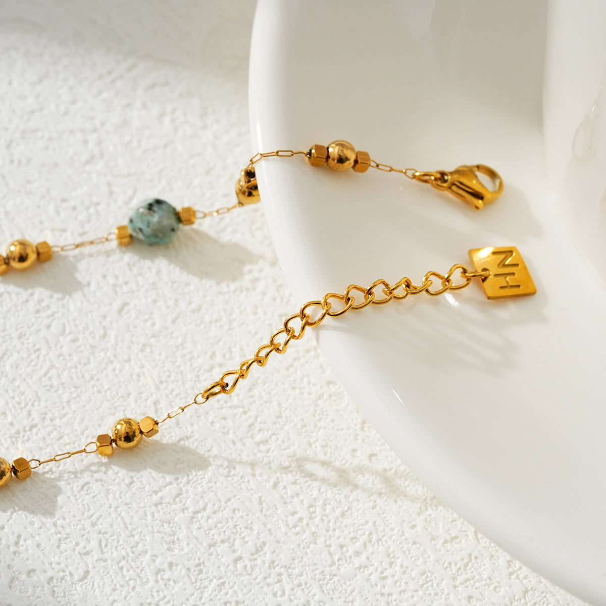 Style GIROC 9595: Link-Chain, Gold Beads &amp; African Turquoise Natural Stones Anklet.