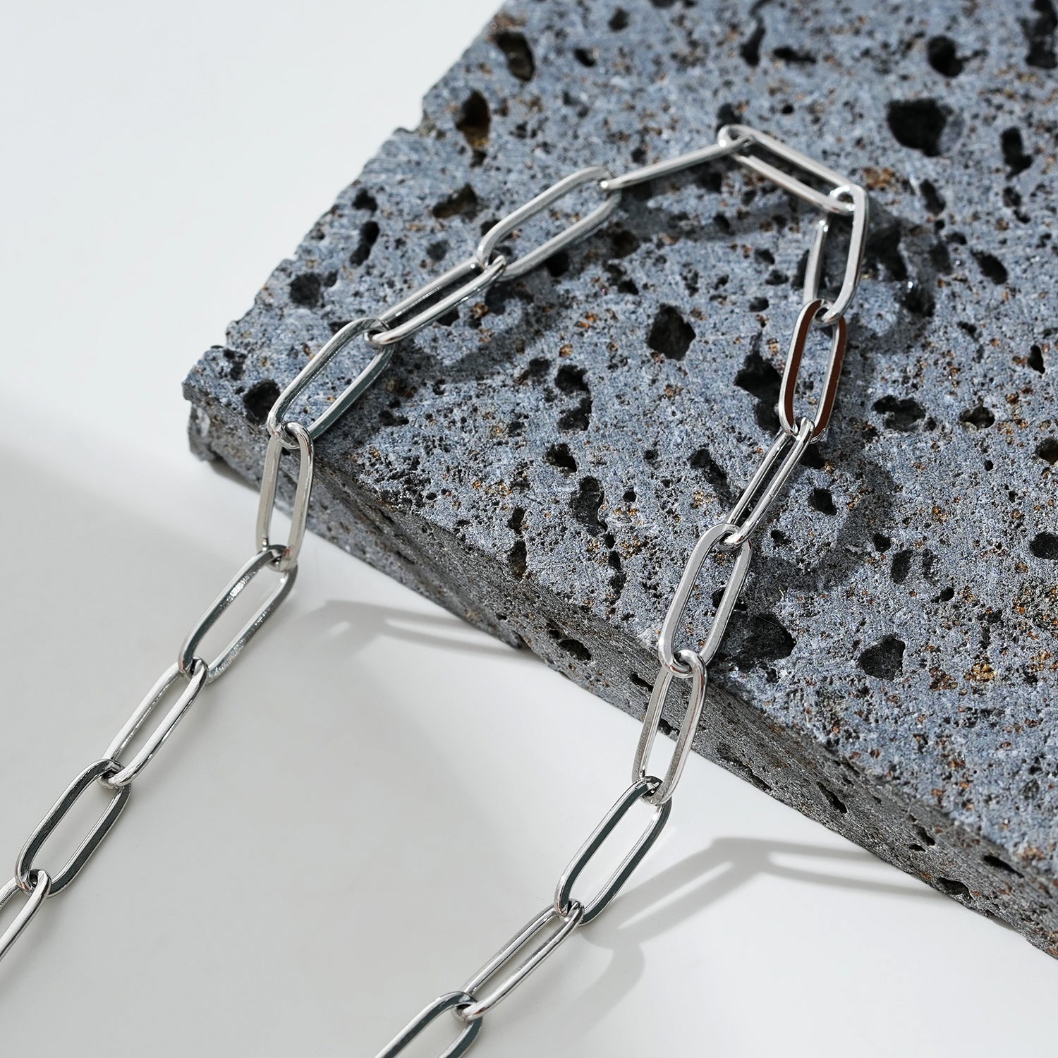 Style HAKILA LG 5800S: Essential Silver Chain Link Paper-Clip Anklet.