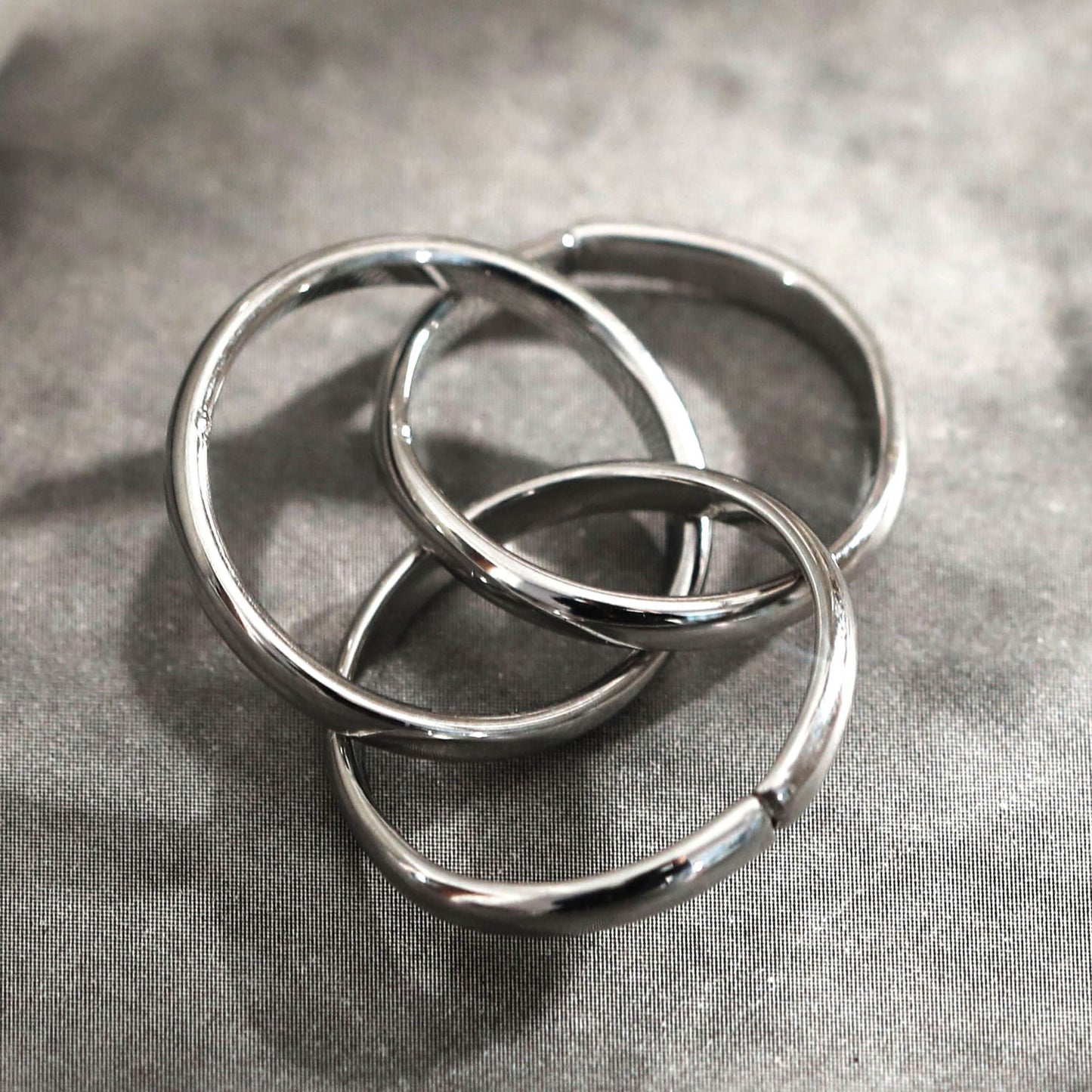 Style ESTELLA 21120: Triple Banded Interconnected Stack Ring in Silver.