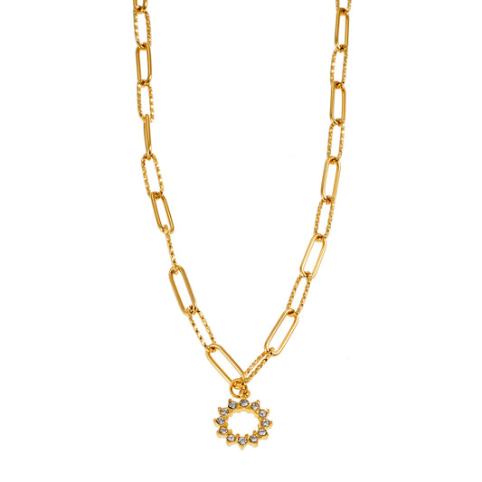 FRETTA: Radiant Star Shaped Pendant Zirconia Chain Necklace in Gold.