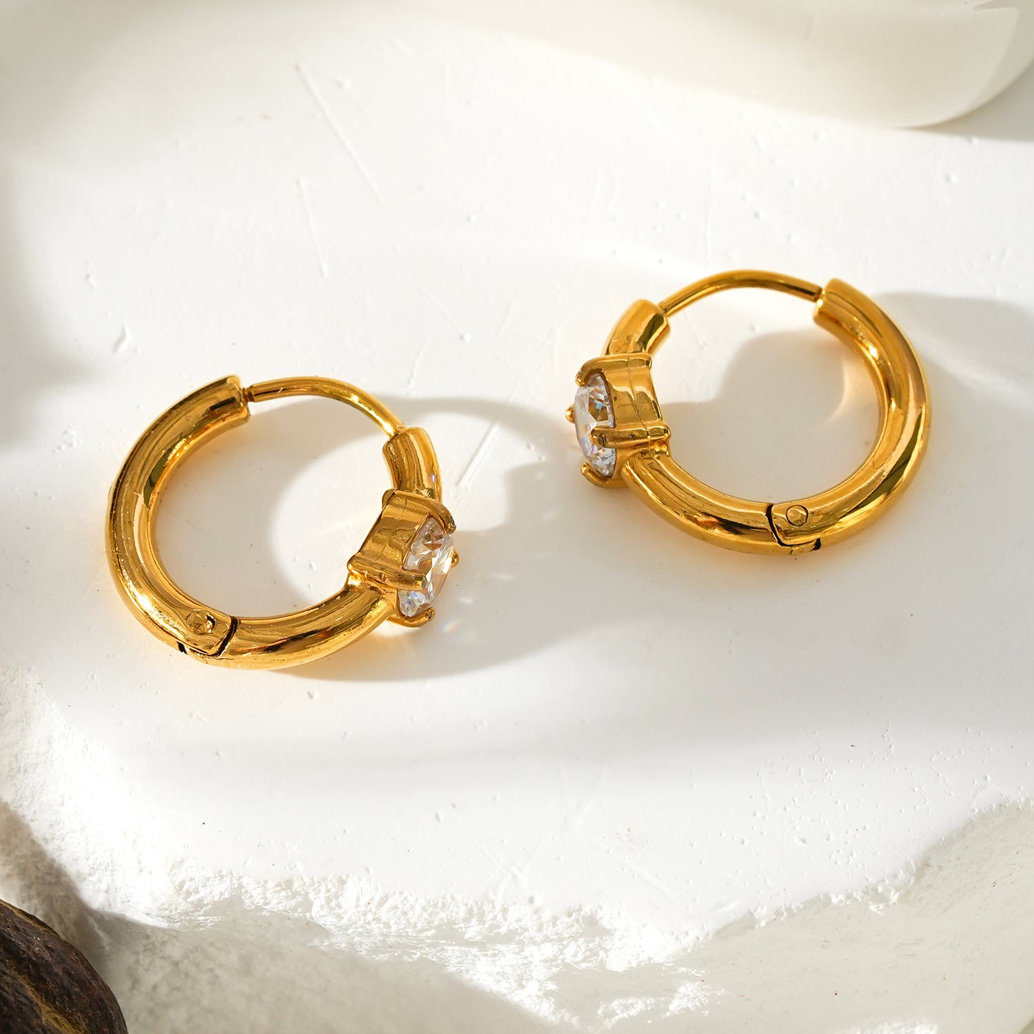 Style GALENA: MinStyle GALENA: Mini Hoop Gold Earrings with a Moissanite Stone