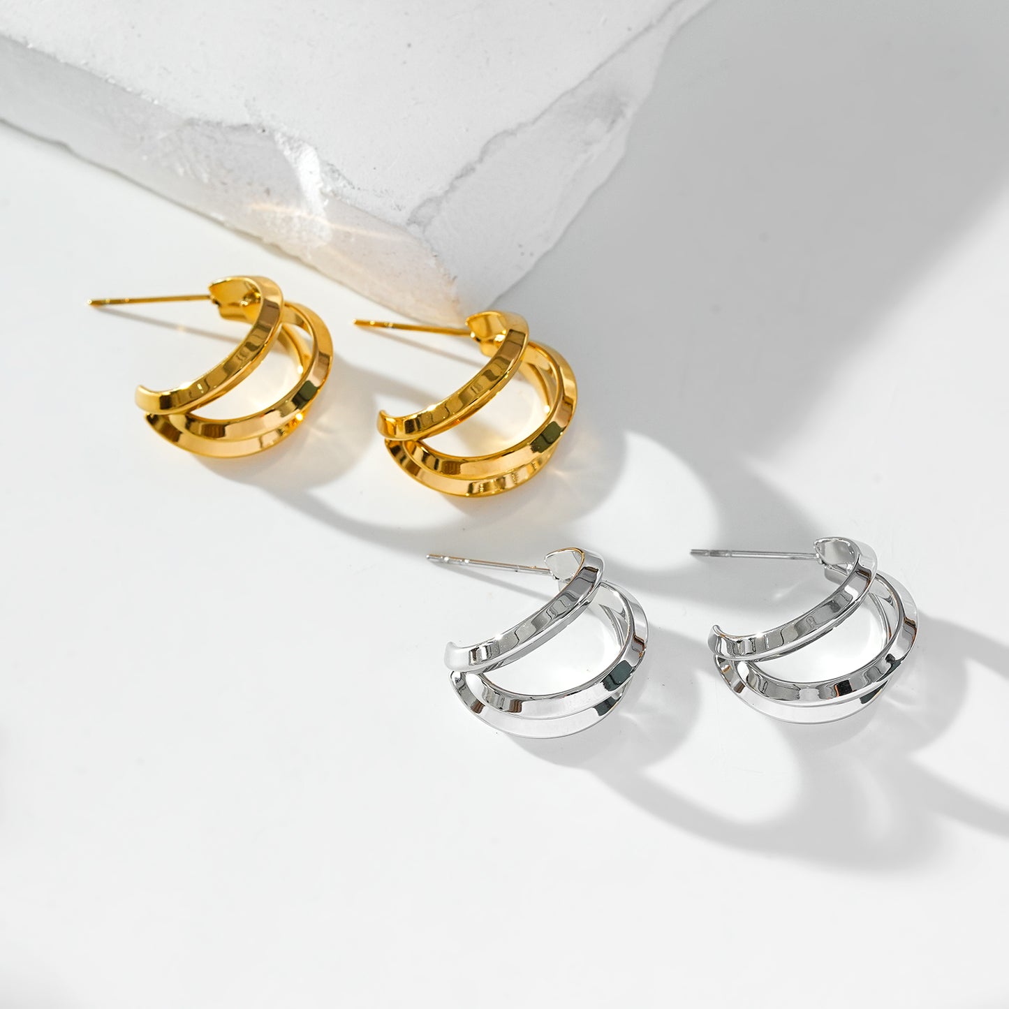 Style GRIZZANA: Triple Hoop Gold Earrings