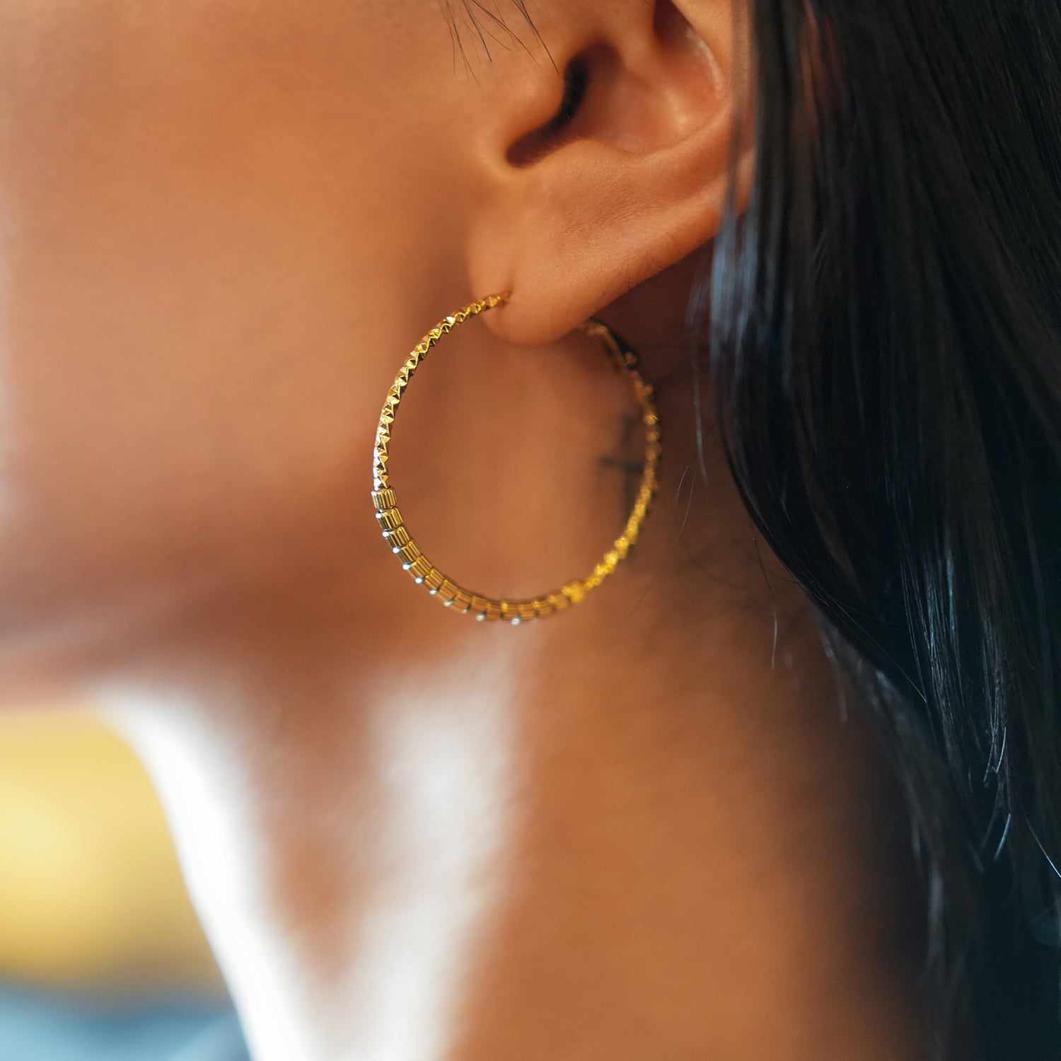 Style HOSHIKA 7712: Variable Textured Beaded Hoop Earrings