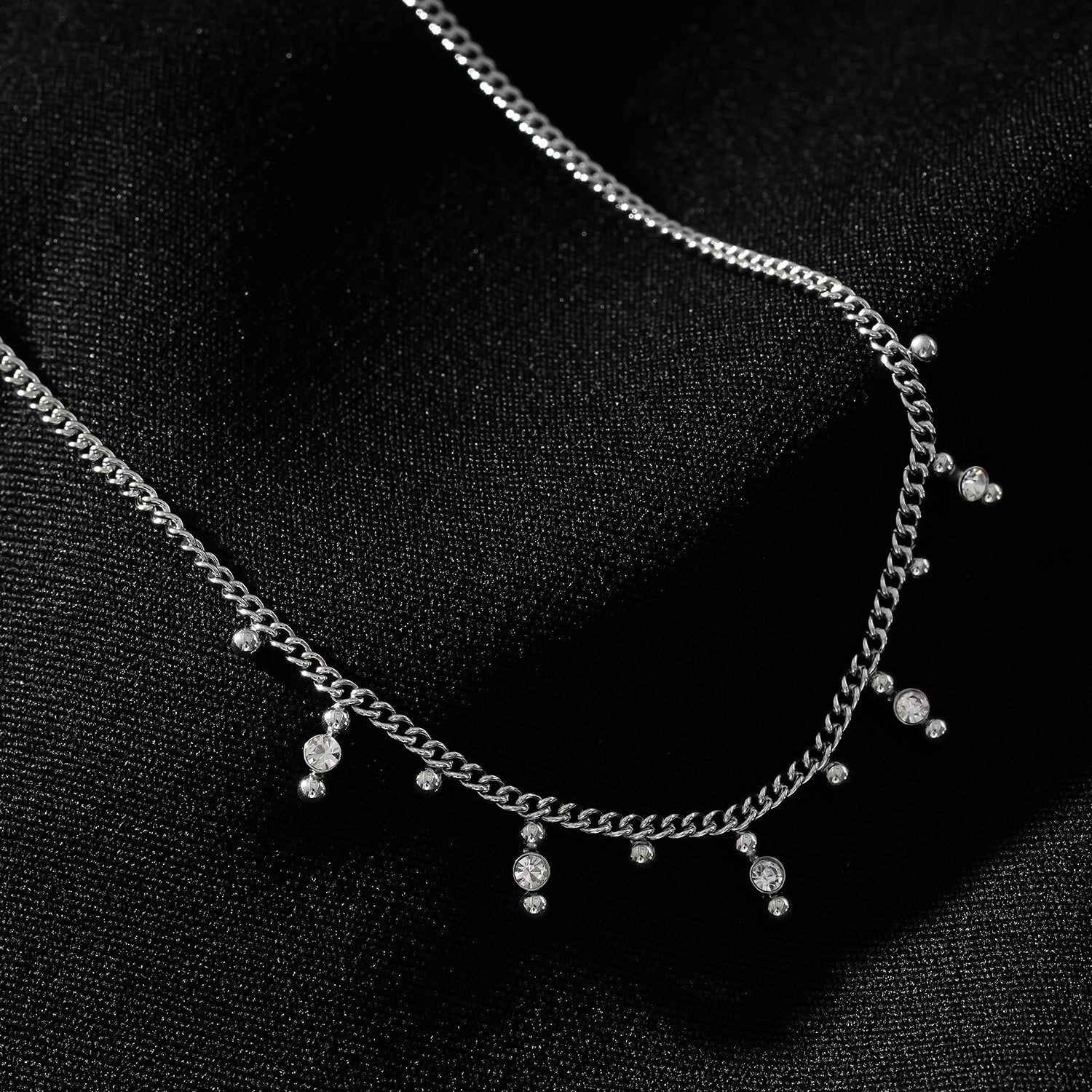 Style KALPI: Zirconia & Ball-Beaded Chain Necklace in Silver