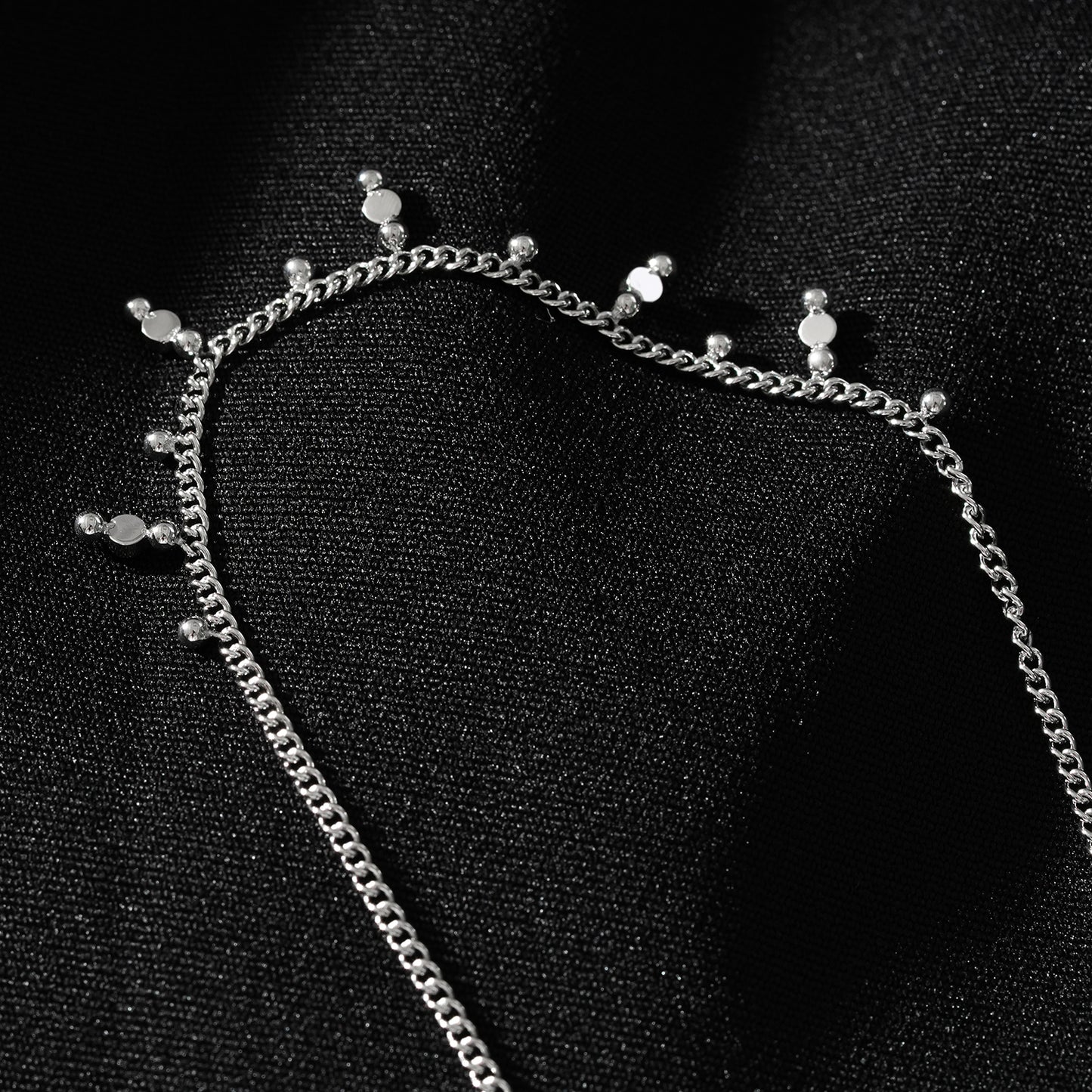 Style KALPI: Zirconia & Ball-Beaded Chain Necklace in Silver