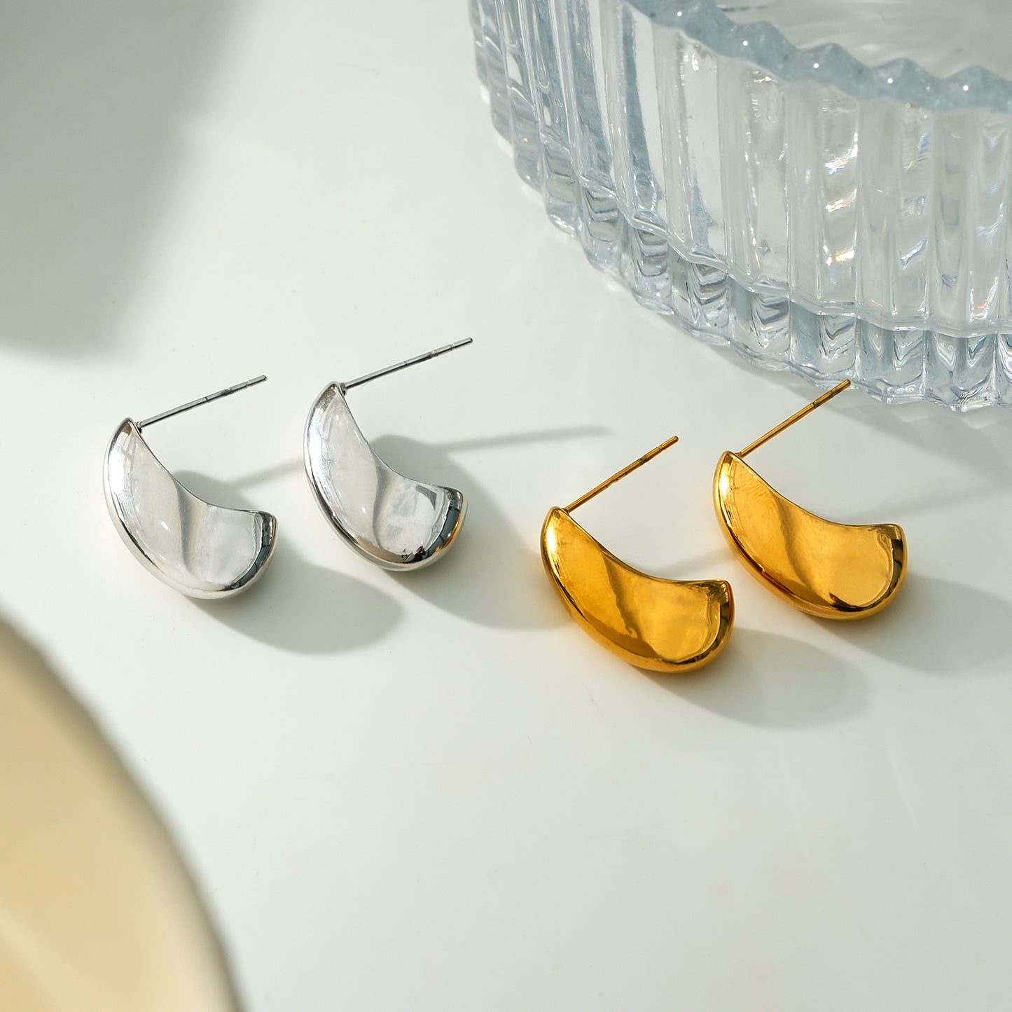 KEENE Gold: Chunky Look Light Weight Geometric Stud Earrings