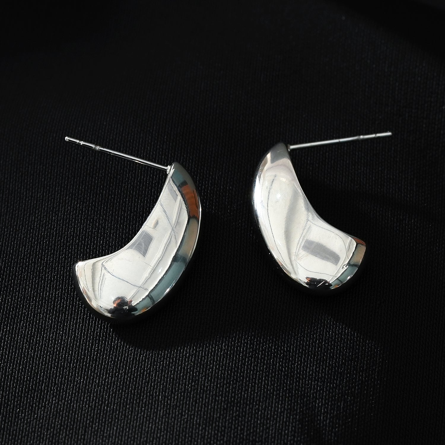 KEENE White Gold (Silver Toned): Chunky Look Light Weight Geometric Stud Earrings