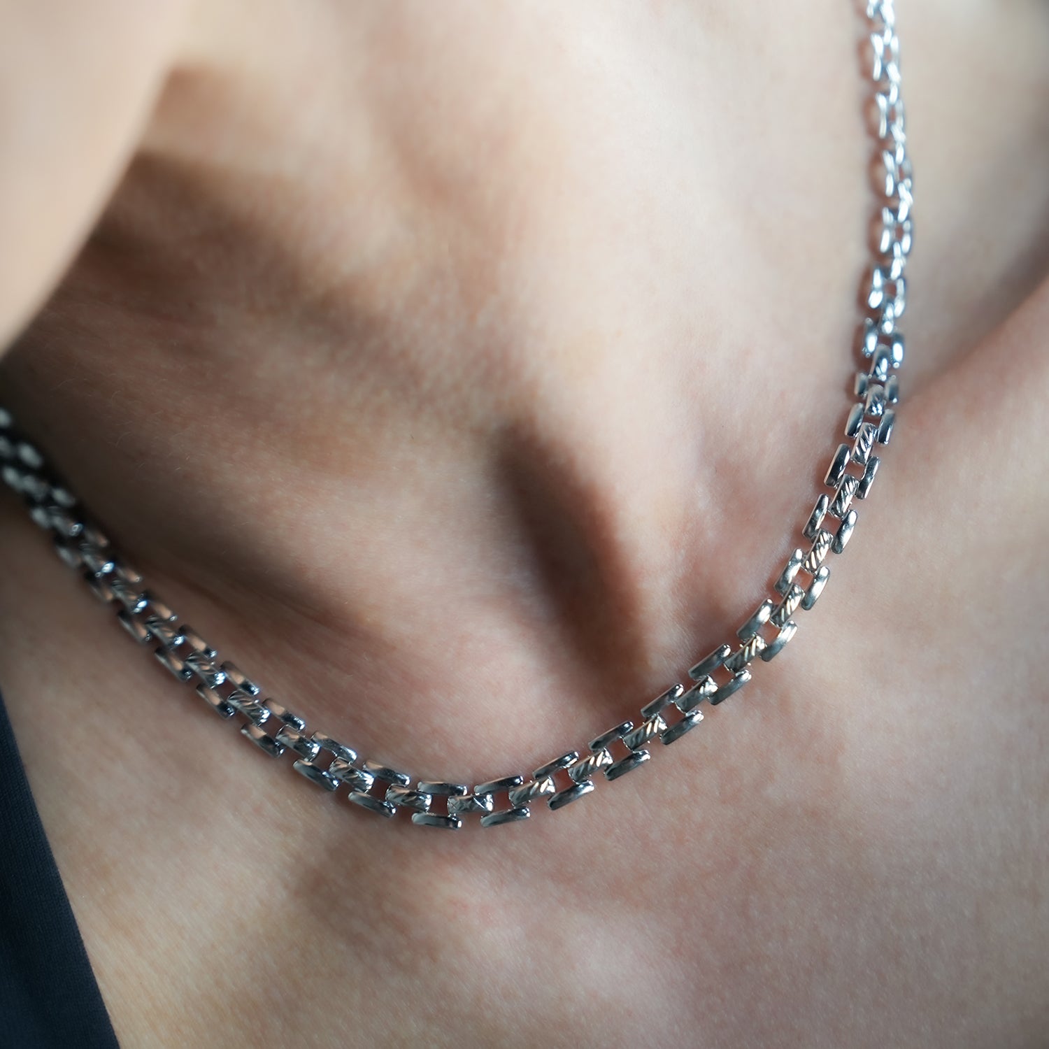 Style KOVVUR: Intricate Twin Chain Necklace in White Gold (Silver Toned)