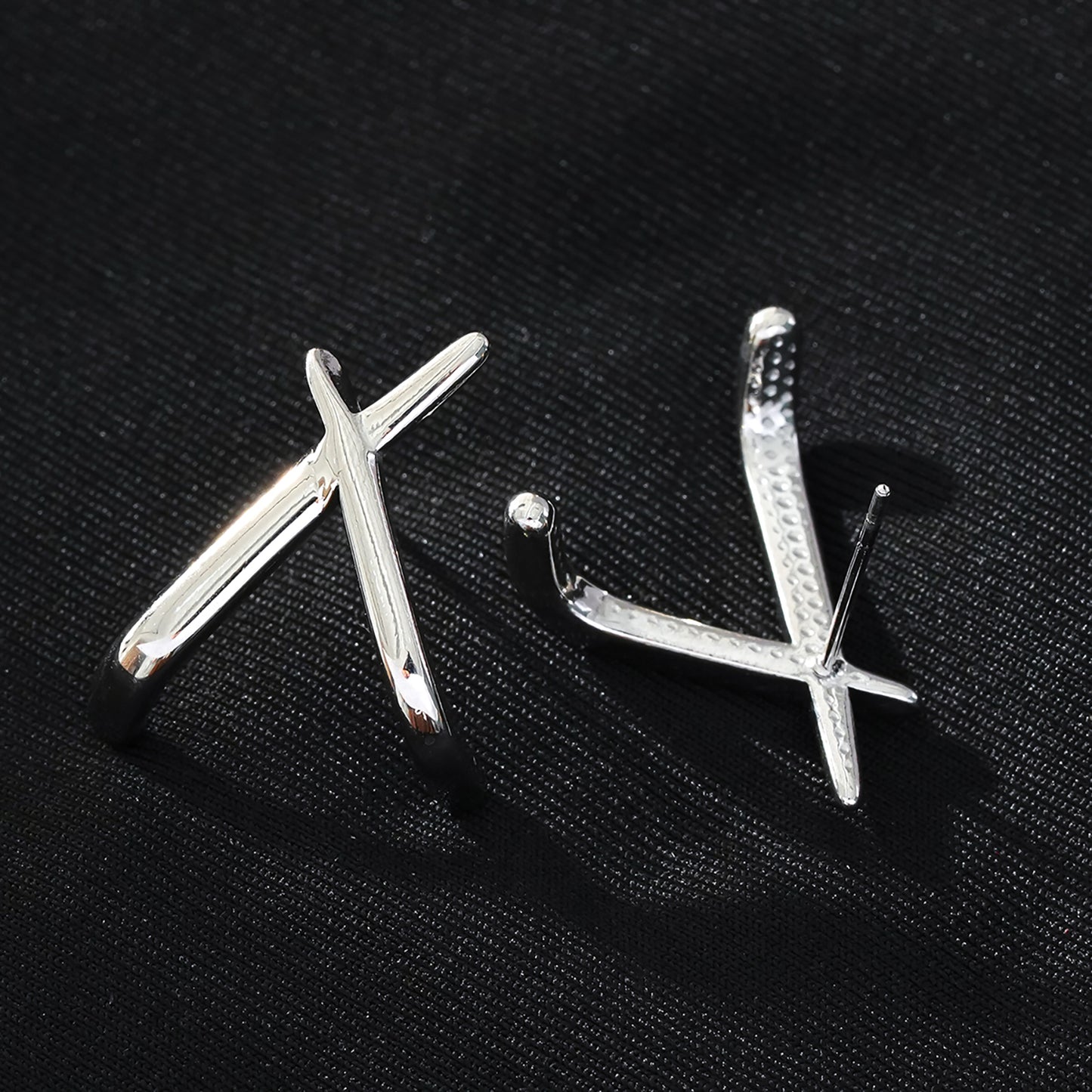 LINDSBORG: Criss-Cross Geometric Stud Earrings in White Gold (Silver Toned)