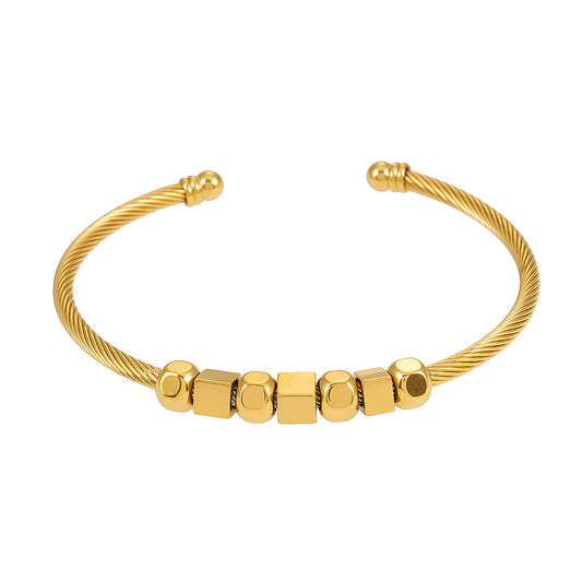 Style MOLDONA: Industrial-Chic Bracelet with Round & Square Beads in Gold