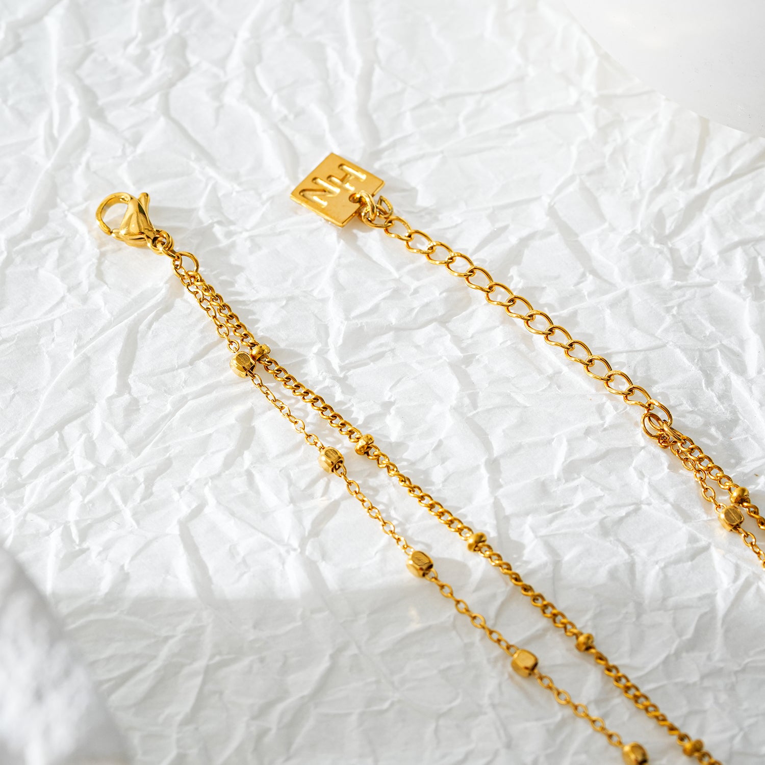 Style MARENTA LG 5435: Gilded Harmony Chain Anklet with Gold Beads and Freshwater Pearls.