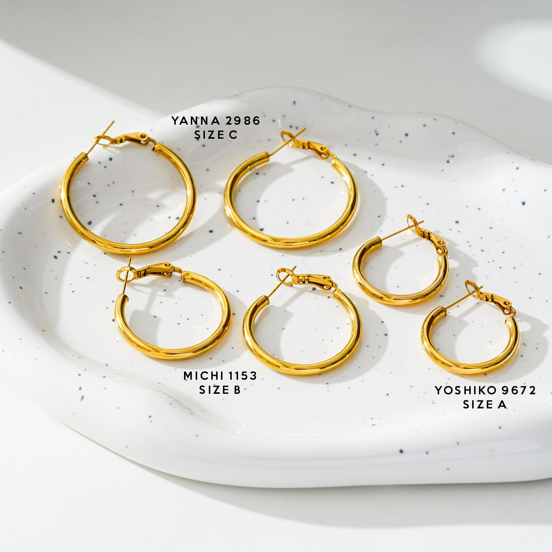 Style YOSHIKO 9672: Mid-Width Essential Hoop Earrings Gold Size A (2 cm)