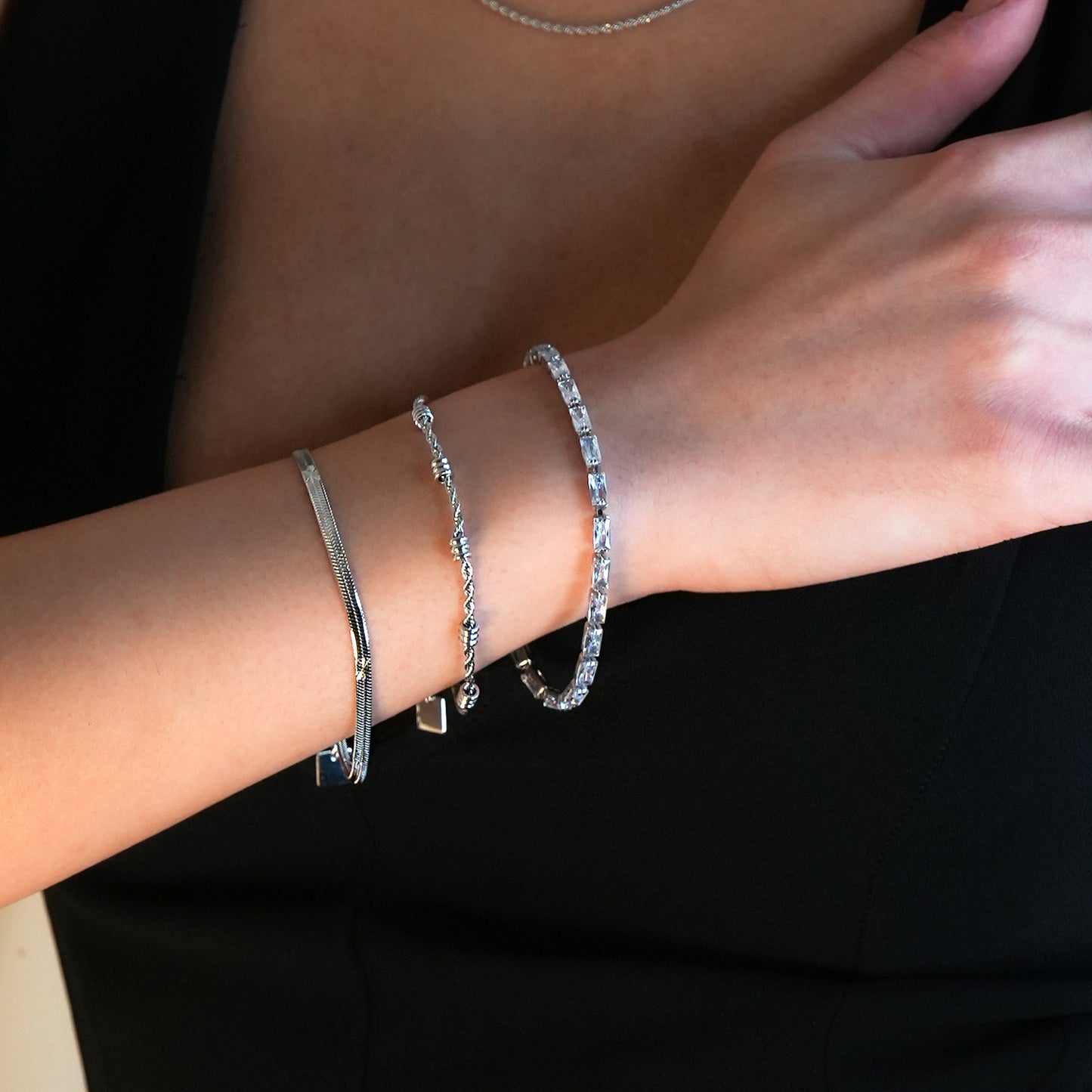 MUKER: Star Embossed Snake Skin Textured Silver Chain Bracelet