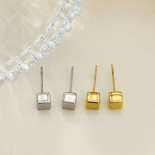 Style SYNNE: Square Bead Minimalist Stud Earrings in Gold & Silver