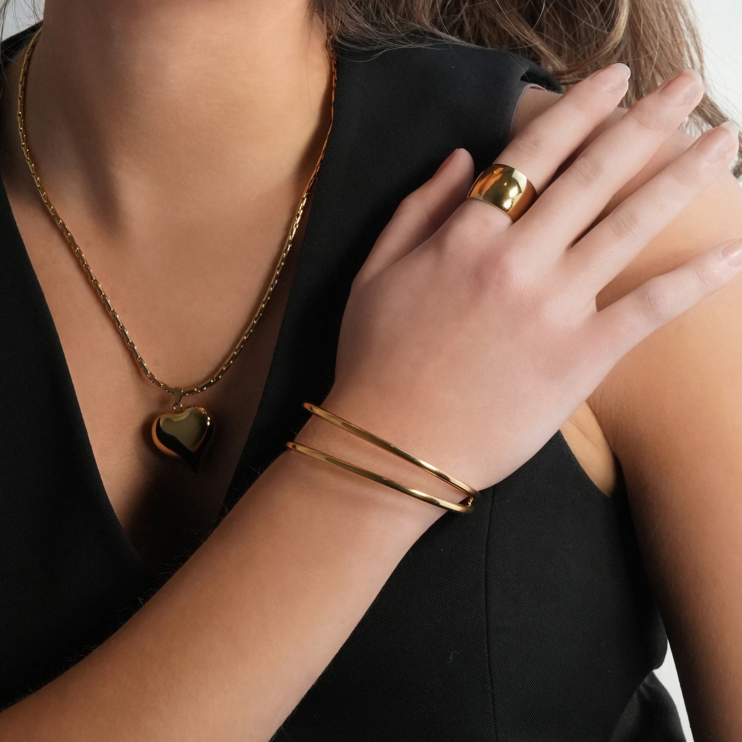 ROSARA Gold: Minimalist-Chic Double Band Bracelet