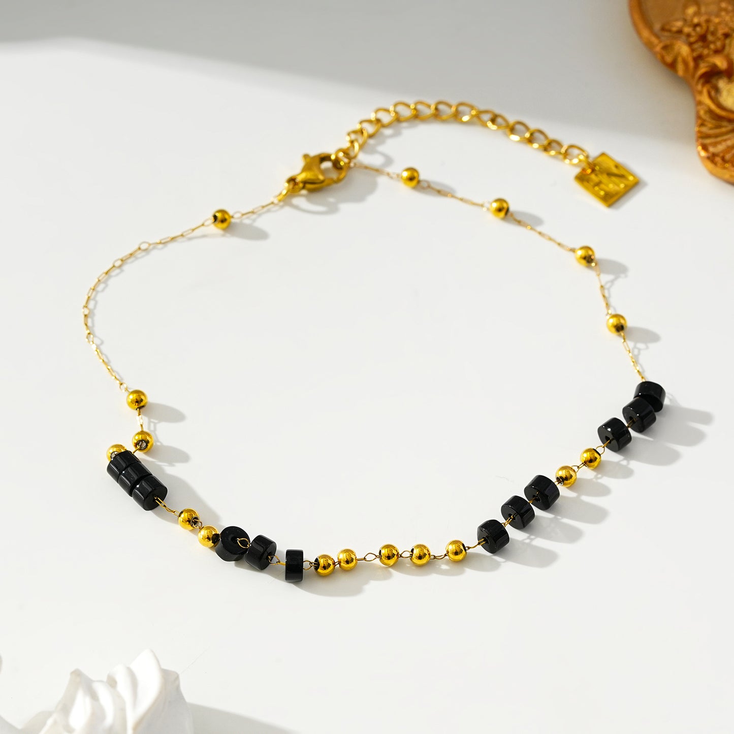 Style ROSARIO LG 1222: Black Onyx and Gold Beaded Chain Bracelet.