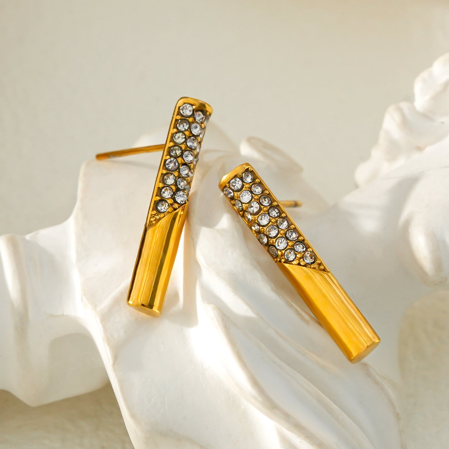 VOLTAMI Gold: Minimalist Pavé Zirconia Embedded Bar Stud Earrings