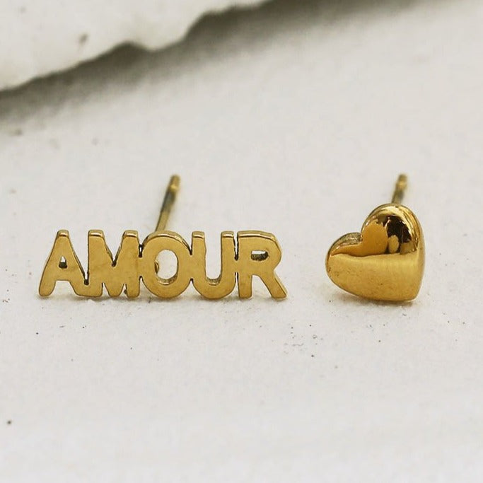 AMOUR & HEART Symbol – Romantic Statement 2-Pair Stud Earrings in Gold. Style AMOUR