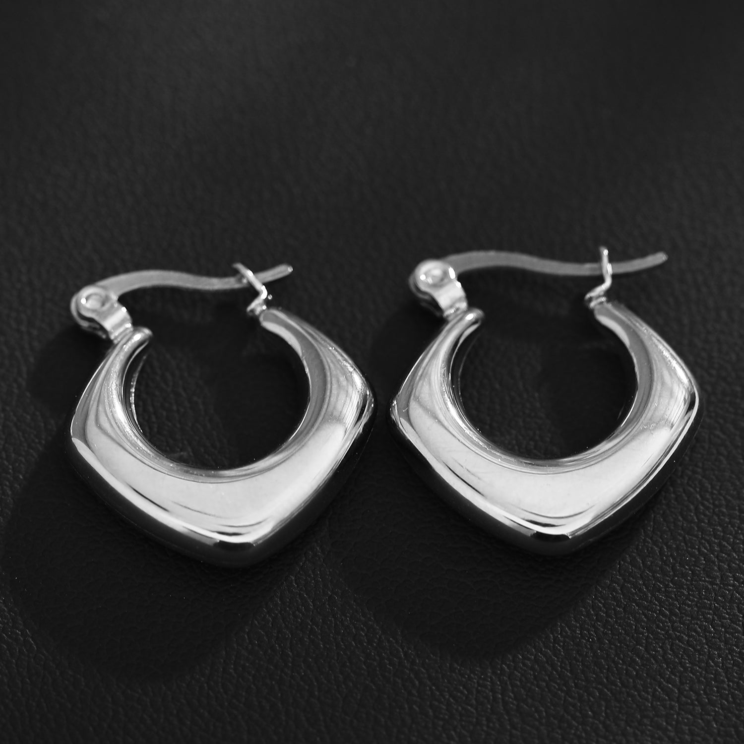 MARIYA Squared Rounded Hoop Earrings Silver