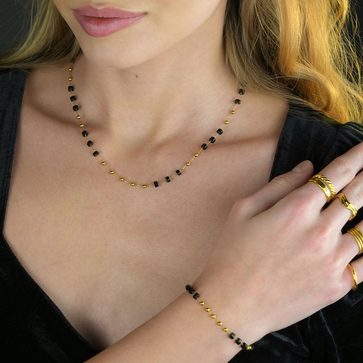 SANTA CRUZ Black Onyx and Gold Beaded Chain Necklace